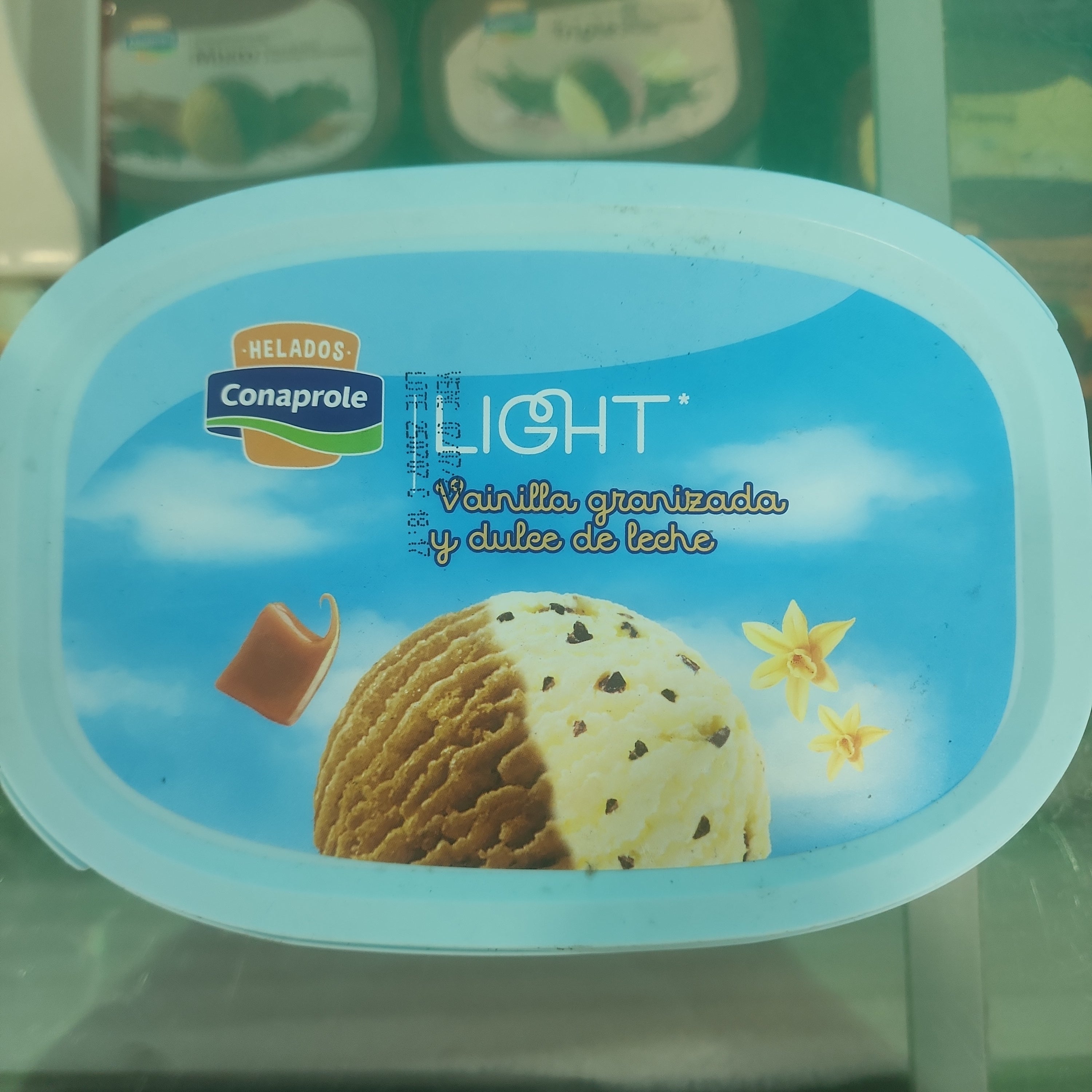 GELADO CONAPROLE 2L BAUNILHA LIGHT GRANIZADA E DULCE DE LECHE