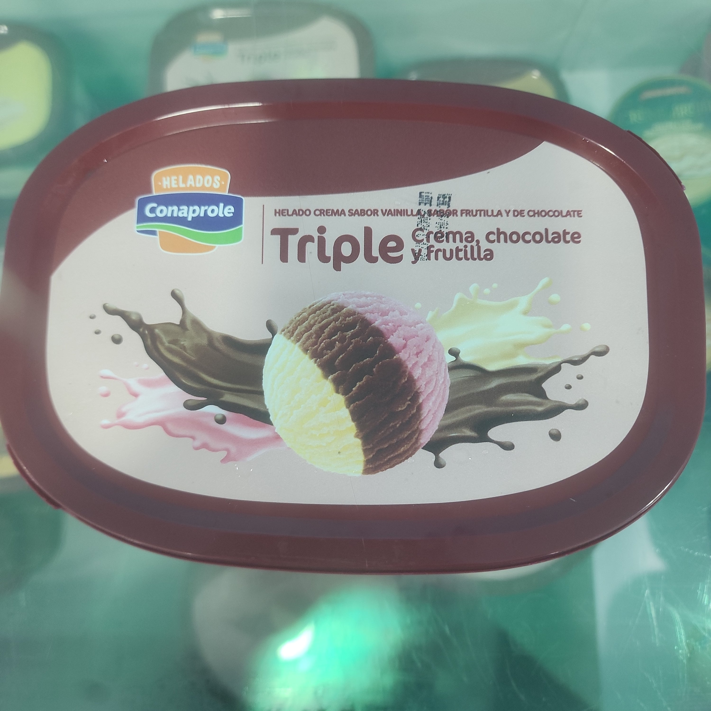 CONAPROLE ICE CREAM 2L TRIPLE STRAWBERRY CREAM AND CHOCOLATE